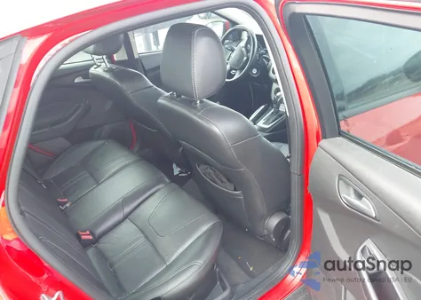 2013 Ford Focus Se z USA, uszkodzony, nr VIN 1FADP3F27DL245086